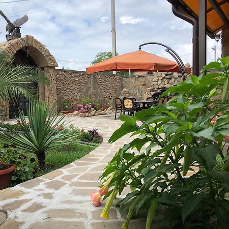 Гостевой Дом Siella Hotel Sukhumi Exterior photo