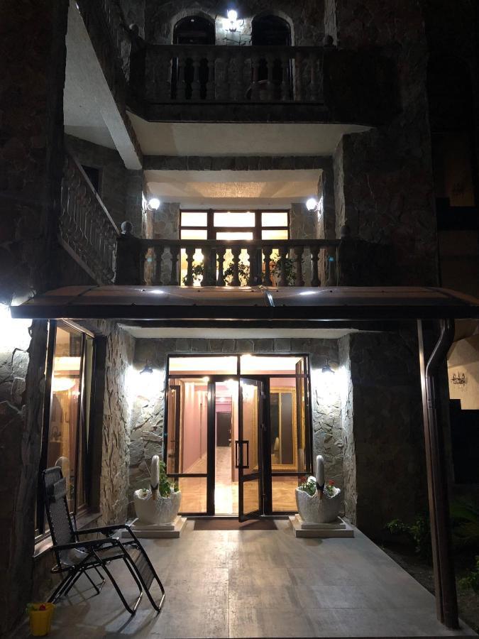 Гостевой Дом Siella Hotel Sukhumi Exterior photo